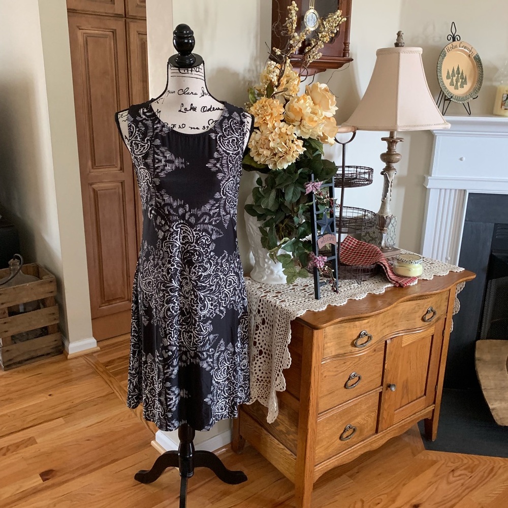 DRESS
